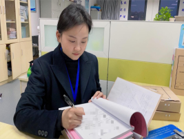 以精耕細(xì)作鑄就品質(zhì) 用專(zhuān)業(yè)擔(dān)當(dāng)守護(hù)公正—記2025年第四季度“質(zhì)量之星”謝歡